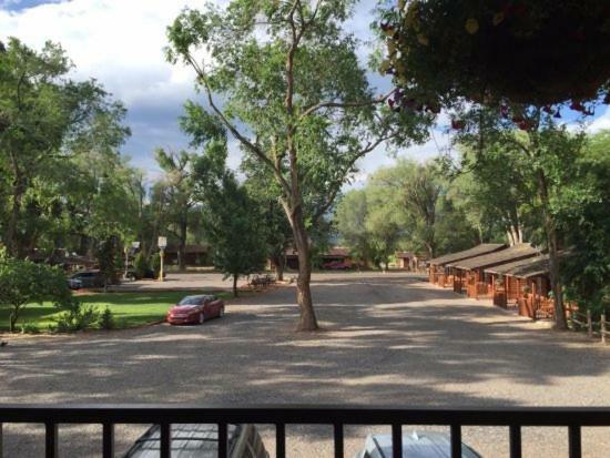 Austin'S Chuckwagon Motel Torrey Exterior photo